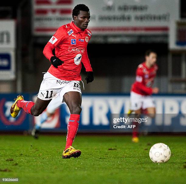 Nigerian Abiola Dauda of Kalmar FF plays at the Fredriksskans IP stadium in Kalmar on October 27, 2009. AFP PHOTO/ANDREAS HILLERGREN