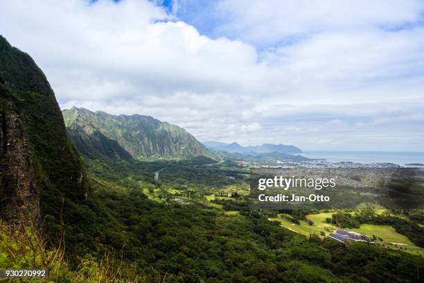 koʻolau bergen op oahu, hawaii, gezien vanaf pali uitkijk - kailua stockfoto's en -beelden