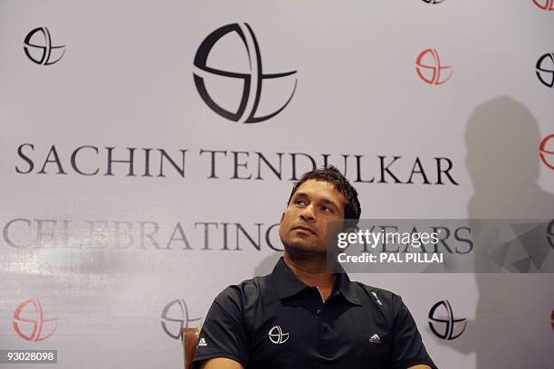 Tendulkar Chain 43 Sachin Tendulkar Debut Test Stock Photos, High-Res Pictures, and ...