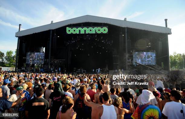 Rapper Snoop Dogg performs on stage during Bonnaroo 2009 on June 14, 2009 in Manchester, Tennessee.