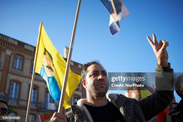Kurd makes the V sign as the Kurdish anthem was played. Kurds demonstrate to pay tribute to French fighter Kendal Breizh killed by turkish forces in...
