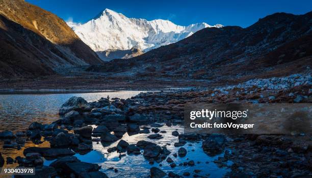 white snow peak shining mountain river cho oyu himalayas nepal - gokyo valley stock pictures, royalty-free photos & images