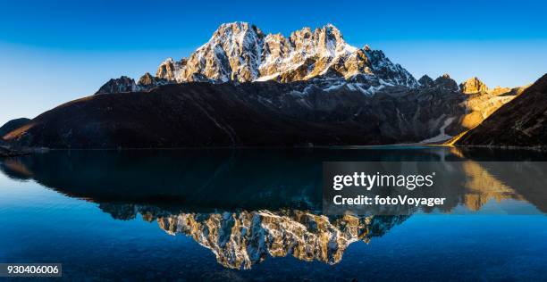 golden sunlight on dramatic mountain peaks gokyo panorama himalayas nepal - gokyo valley stock pictures, royalty-free photos & images