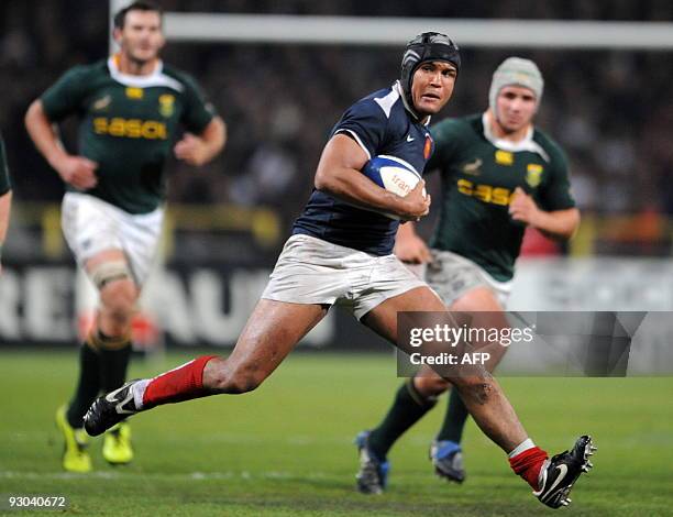 French captain Thierry Dusautoir runs with the ball during the Rugby union test match France vs. South Africa on November 13, 2009 at the Stadium in...