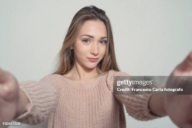young selfie - blonde woman selfie foto e immagini stock