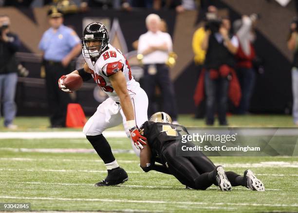Tony Gonzalez of the Atlanta Falcons runs with a catch against Roman Harper of the New Orleans Saints at the Louisiana Superdome on November 2, 2009...