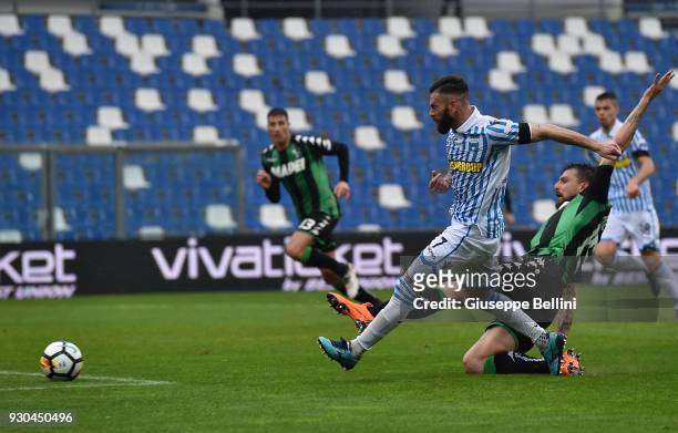 Mirco Antenucci of Spal scores the opening goal during the Serie A match between US Sassuolo and Spal at Mapei Stadium - Citta' del Tricolore on...