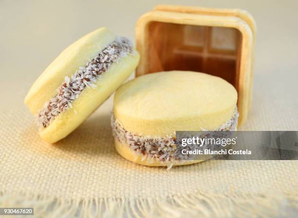 alfajores de dulce de leche - alfajores stock pictures, royalty-free photos & images