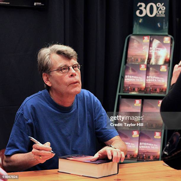 Stephen King promotes "Under the Dome" at Barnes & Noble Buckhead on November 13, 2009 in Atlanta, Georgia.