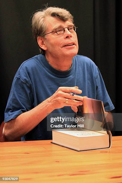 Stephen King promotes "Under the Dome" at Barnes & Noble Buckhead on November 13, 2009 in Atlanta, Georgia.