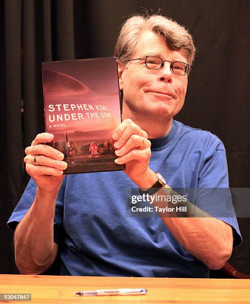 Stephen King promotes "Under the Dome" at Barnes & Noble Buckhead on November 13, 2009 in Atlanta, Georgia.