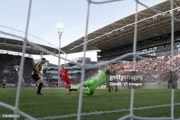 Matt Miazga of Vitesse, Sander van der Streek of FC Utrecht, goalkeeper Remko Pasveer of Vitesse, Maikel van der Werff of Vitesse 3-1 during the...