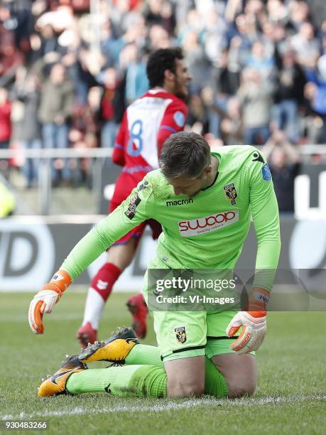 Yassin Ayoub of FC Utrecht, goalkeeper Remko Pasveer of Vitesse during the Dutch Eredivisie match between FC Utrecht and Vitesse Arnhem at the...