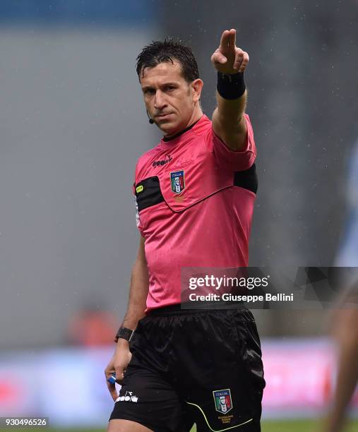 Referee Daniele Doveri during the serie A match between US Sassuolo and Spal at Mapei Stadium - Citta' del Tricolore on March 11, 2018 in Reggio...