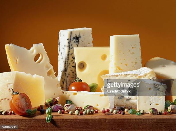 チーズの静物 - roquefort cheese ストックフォトと画像