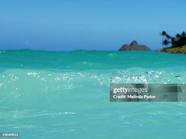 lanikai beach with one of the mokulea islands - kailua beach imagens e fotografias de stock