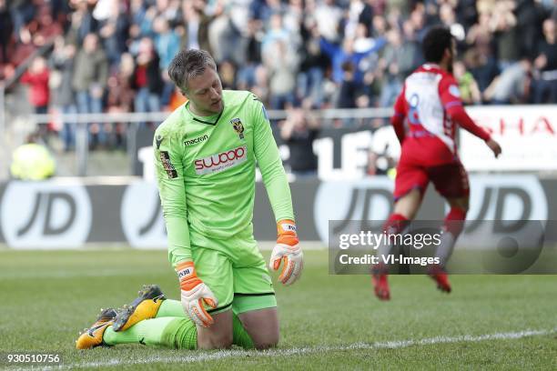 Goalkeeper Remko Pasveer of Vitesse, Yassin Ayoub of FC Utrecht during the Dutch Eredivisie match between FC Utrecht and Vitesse Arnhem at the...