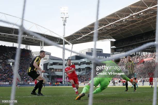 Matt Miazga of Vitesse, Sander van der Streek of FC Utrecht, goalkeeper Remko Pasveer of Vitesse, Maikel van der Werff of Vitesse 3-1 during the...