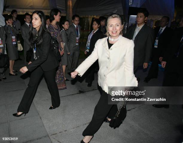 State Secretary Hillary Clinton arrives to attend a dinner after the 'Singapore Evening' concert during the second day of the Asia Pacific Economic...