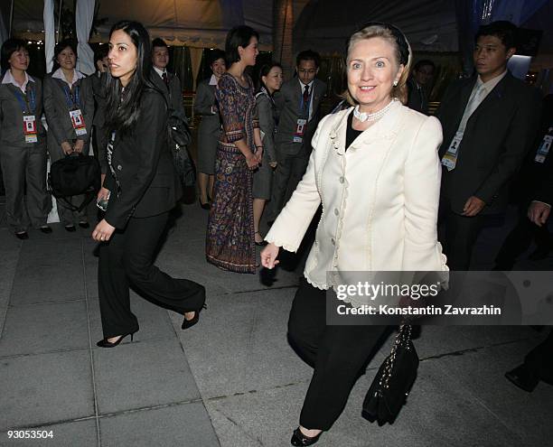 State Secretary Hillary Clinton arrives to attend a dinner after the 'Singapore Evening' concert during the second day of the Asia Pacific Economic...