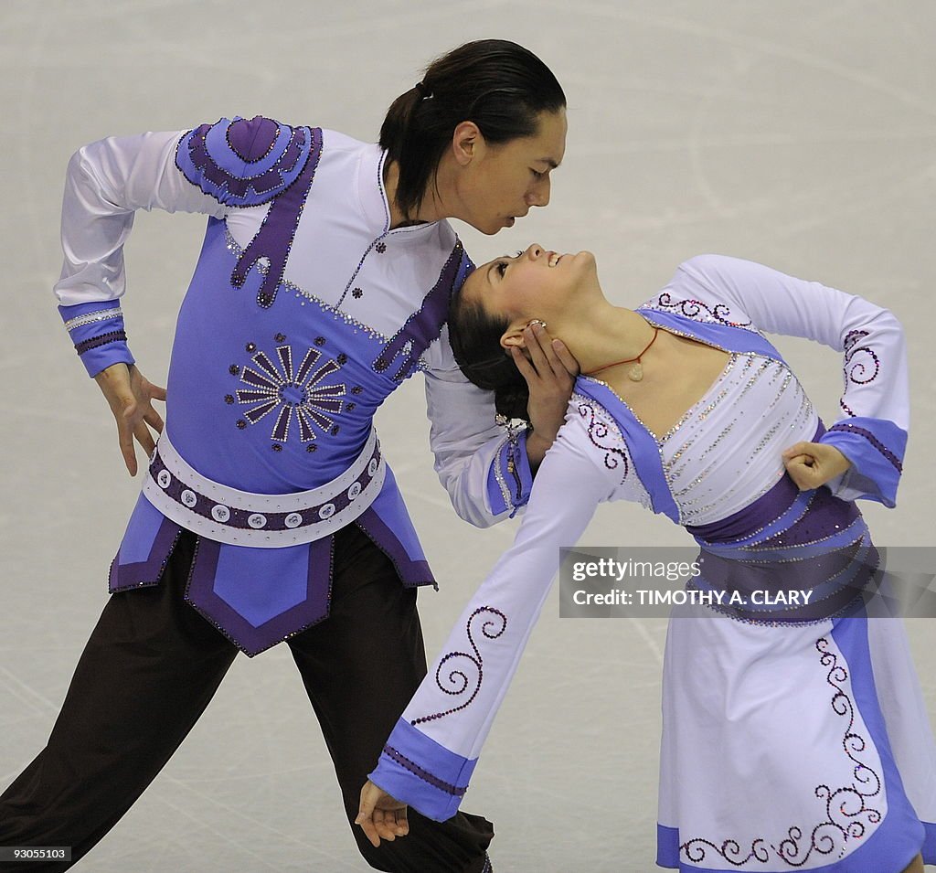 Xiaoyang Yu and Chen Wang of China skate