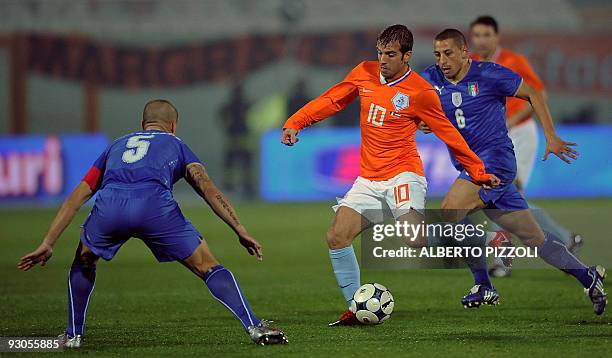 Netherlands' midfielder Rafael Van der Vaart fights for the ball with Italy's defender Fabio Cannavaro and Italy's midfielder Angelo Palombo during...