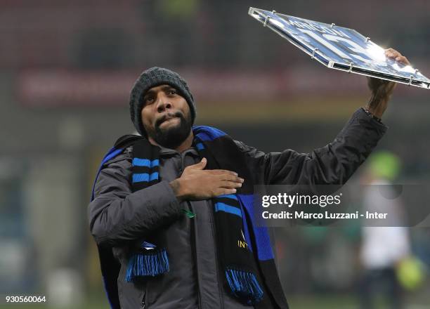 Maicon receives the plaque before the serie A match between FC Internazionale and SSC Napoli at Stadio Giuseppe Meazza on March 11, 2018 in Milan,...