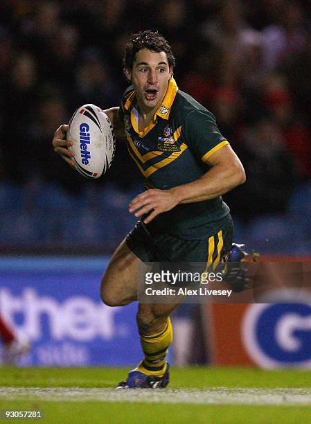 Billy Slater of Australia breaks through for his second try during the Four Nations Grand Final at Elland Road on November 14, 2009 in Leeds, England.
