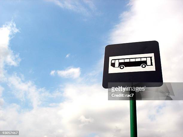 bus stop-schild - busstop stock-fotos und bilder