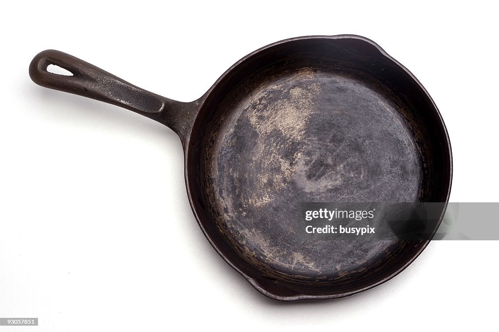 Grungy hierro fundido Skillet a
