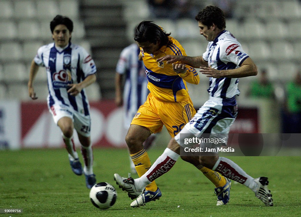 Pachuca v Tigres - Apertura 2009