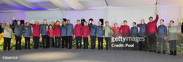 Leaders pose for a family photograph after their dinner at the APEC Summit on November 14, 2009 in Singapore. Papua New Guinea's Prime Minister...