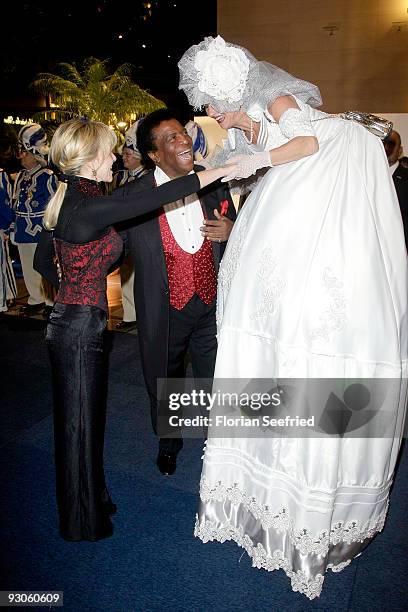 Luzandra Strassburg and Roberto Blanco attend the Unesco Charity Gala 2009 at the Maritim Hotel on November 14, 2009 in Dusseldorf, Germany.