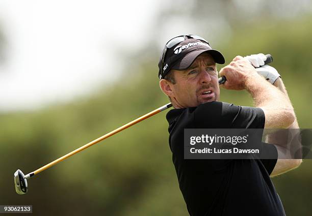 Rod Pampling of Australia tees off on the 1st hole during the final round of the 2009 Australian Masters at Kingston Heath Golf Club on November 15,...