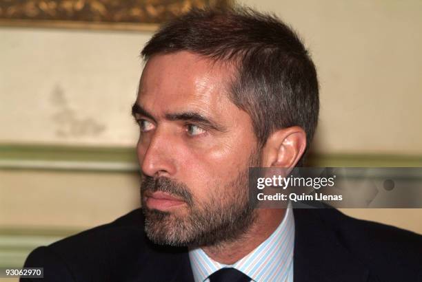 January, 2006. Madrid . The journalist Enric Julian, delegate of La Vanguardia newspaper in Madrid, in the presentation of his book 'La Espana de los...