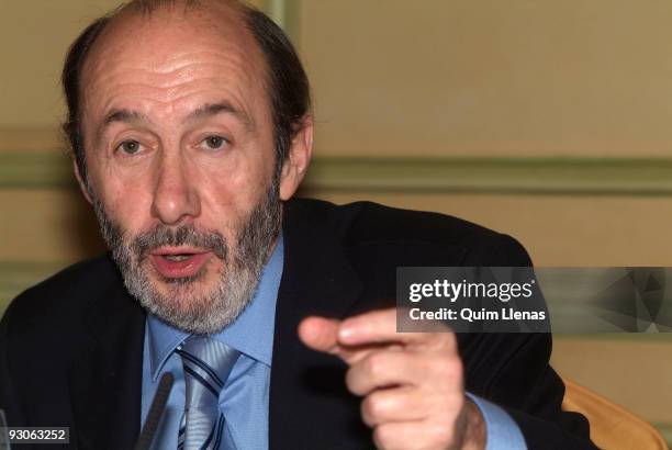 January, 2006. Madrid . The journalist Enric Julian, delegate of La Vanguardia newspaper in Madrid, in the presentation of his book 'La Espana de los...