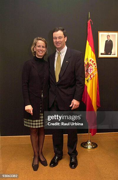 Museo Nacional de Ciencia y Tecnologia. Madrid. Conferencia del astronauta espanol Miguel E.Lopez-Alegria. Lopez-Alegria con su mujer Daria. Miguel...