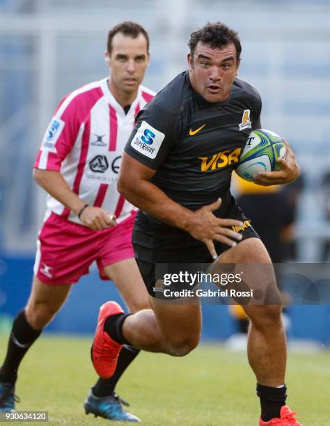 Agustin Creevy of Jaguares runs with the ball during a match between Jaguares and Waratahs as part of fourth round of Super Rugby at Jose Amalfitani...