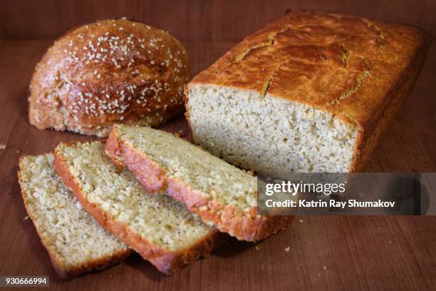 assortment of breads - gluten and gluten free - gluten free bread - fotografias e filmes do acervo