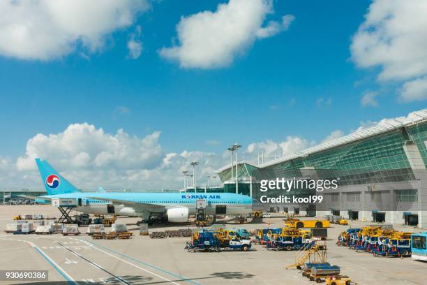 aeropuerto internacional de incheon de seul, corea - incheon airport fotografías e imágenes de stock