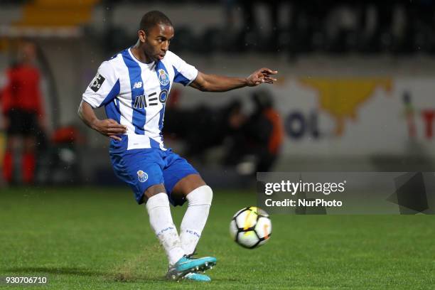 Porto's Portuguese defender Ricardo Pereira in action during the Premier League 2017/18 match between Pacos Ferreira and FC Porto, at Mata Real...