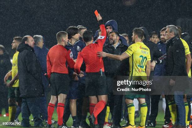 Bruno Paixao referee shows the red card to Porto's Portuguese head coach Sergio Conceicao during the Premier League 2017/18 match between Pacos...