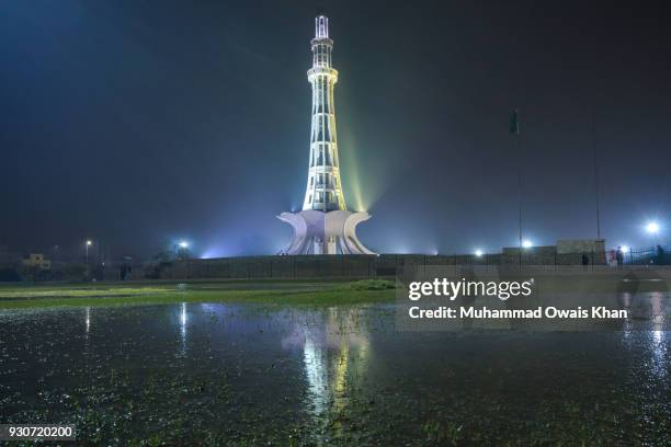 minar-e-pakistan - national monument - minar e pakistan stock pictures, royalty-free photos & images