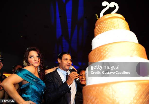 Former MLB player Sammy Sosa and wife Sonia Sosa cut the cake at Sammy Sosa's birthday party at Fontainebleau Miami Beach on November 14, 2009 in...