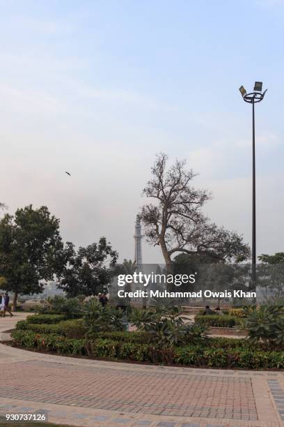 minar-e-pakistan - national monument - minar e pakistan stock pictures, royalty-free photos & images