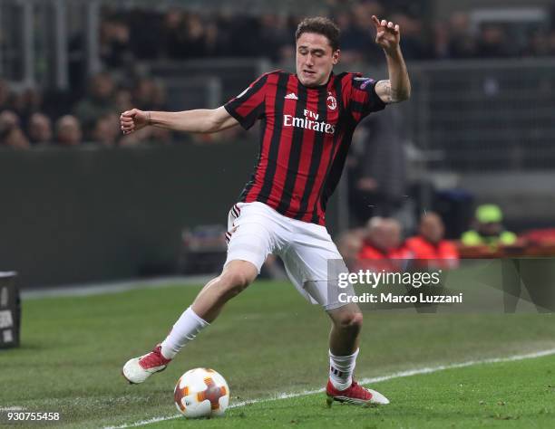 Davide Calabria of AC Milan in action during UEFA Europa League Round of 16 match between AC Milan and Arsenal at the San Siro on March 8, 2018 in...