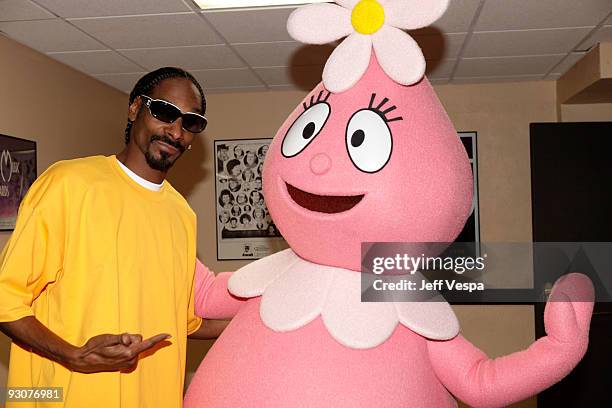 Rapper Snoop Dogg poses with character Foofa during the Yo Gabba Gabba! : "There's A Party In My City" Live at The Shrine Auditorium on November 15,...
