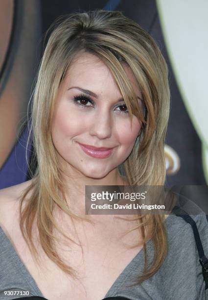 Actress Chelsea Staub attends the world premiere of Disney's "The Princess and the Frog" at Walt Disney Studios on November 15, 2009 in Burbank,...