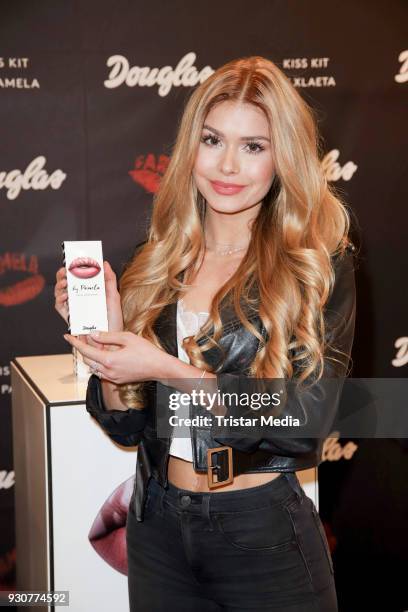 518 Pamela Reif Photos and Premium High Res Pictures - Getty Images 518 Pamela Reif Photos and Premium High Res Pictures - Getty Images