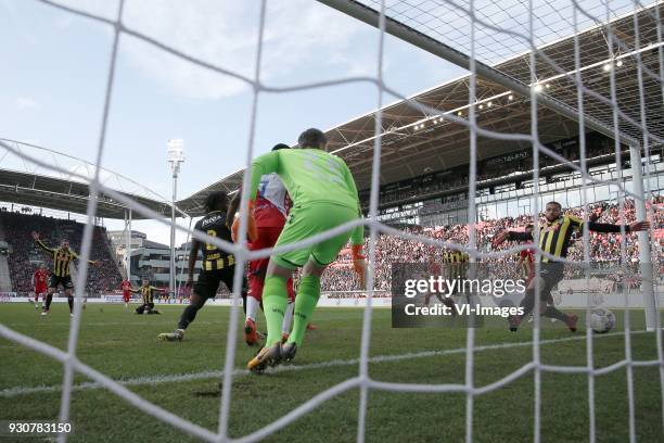 Guram Kashia of Vitesse, Bryan Linssen of Vitesse, Fankaty Dabo of Vitesse, Yassin Ayoub of FC Utrecht, Gyrano Kerk of FC Utrecht, goalkeeper Remko...